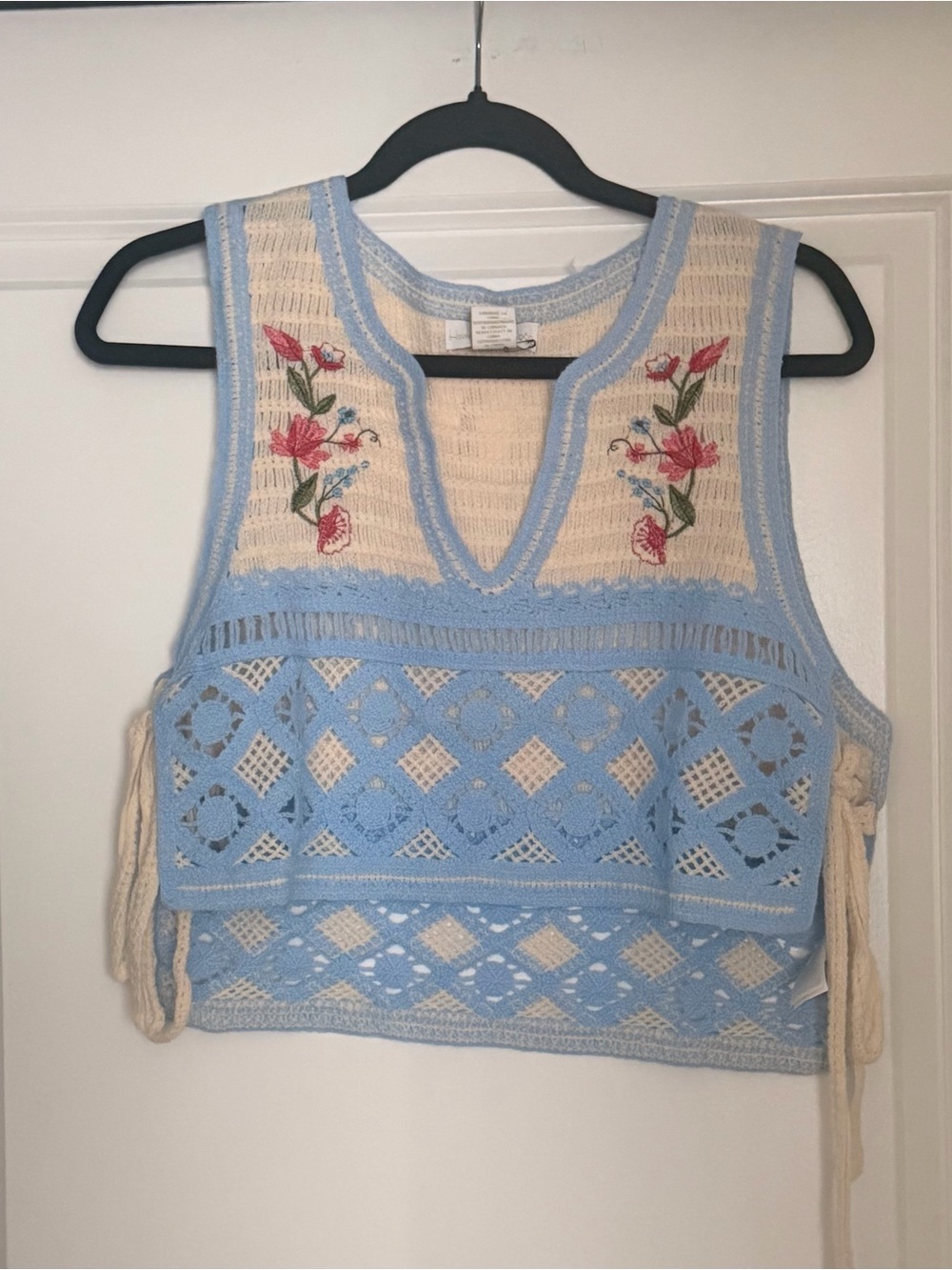 House of Harlow 1960 Blue & Cream Crochet Tank with Pink Embroidered Flowers